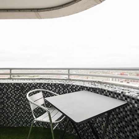 Luxury Panoramic Balcony Swindon Central Bagian luar foto