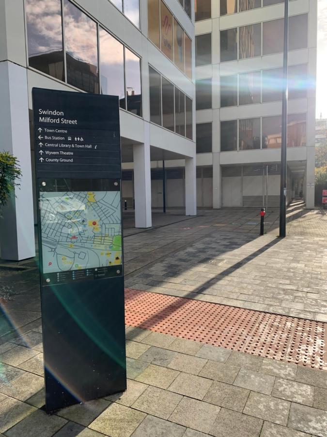 Luxury Panoramic Balcony Swindon Central Bagian luar foto