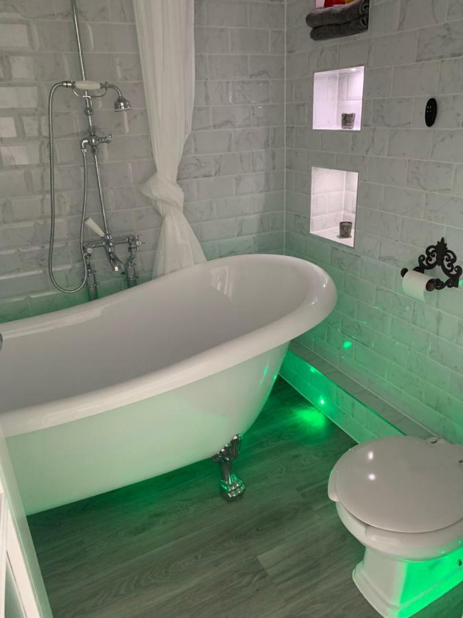 Luxury Panoramic Balcony Swindon Central Bagian luar foto