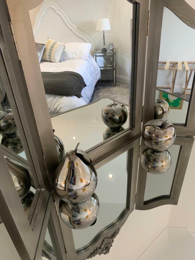 Luxury Panoramic Balcony Swindon Central Bagian luar foto