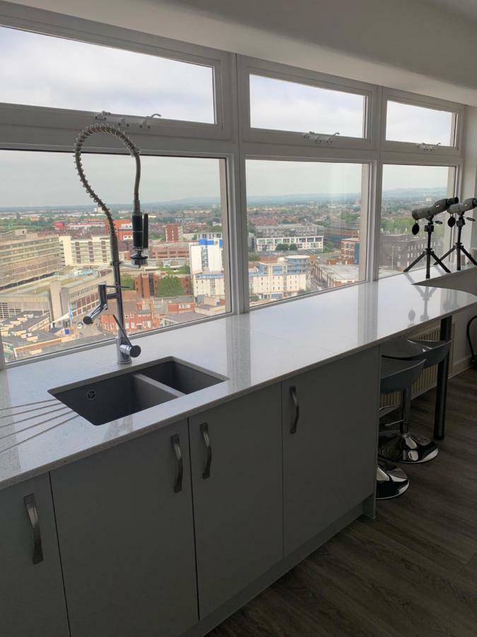 Luxury Panoramic Balcony Swindon Central Bagian luar foto