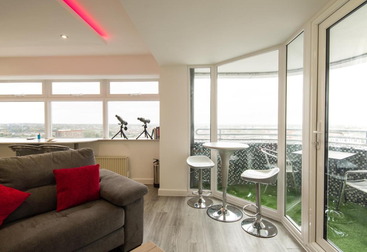 Luxury Panoramic Balcony Swindon Central Bagian luar foto