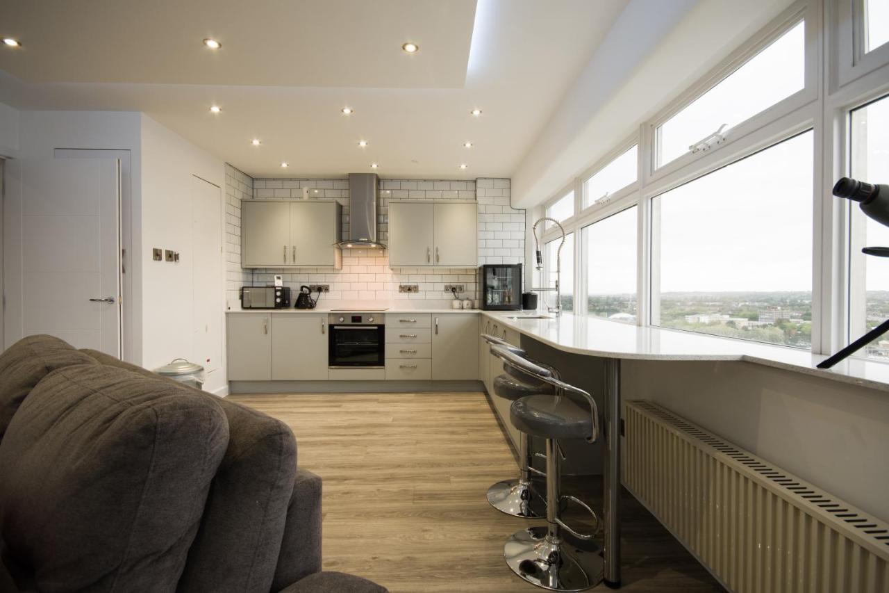 Luxury Panoramic Balcony Swindon Central Bagian luar foto