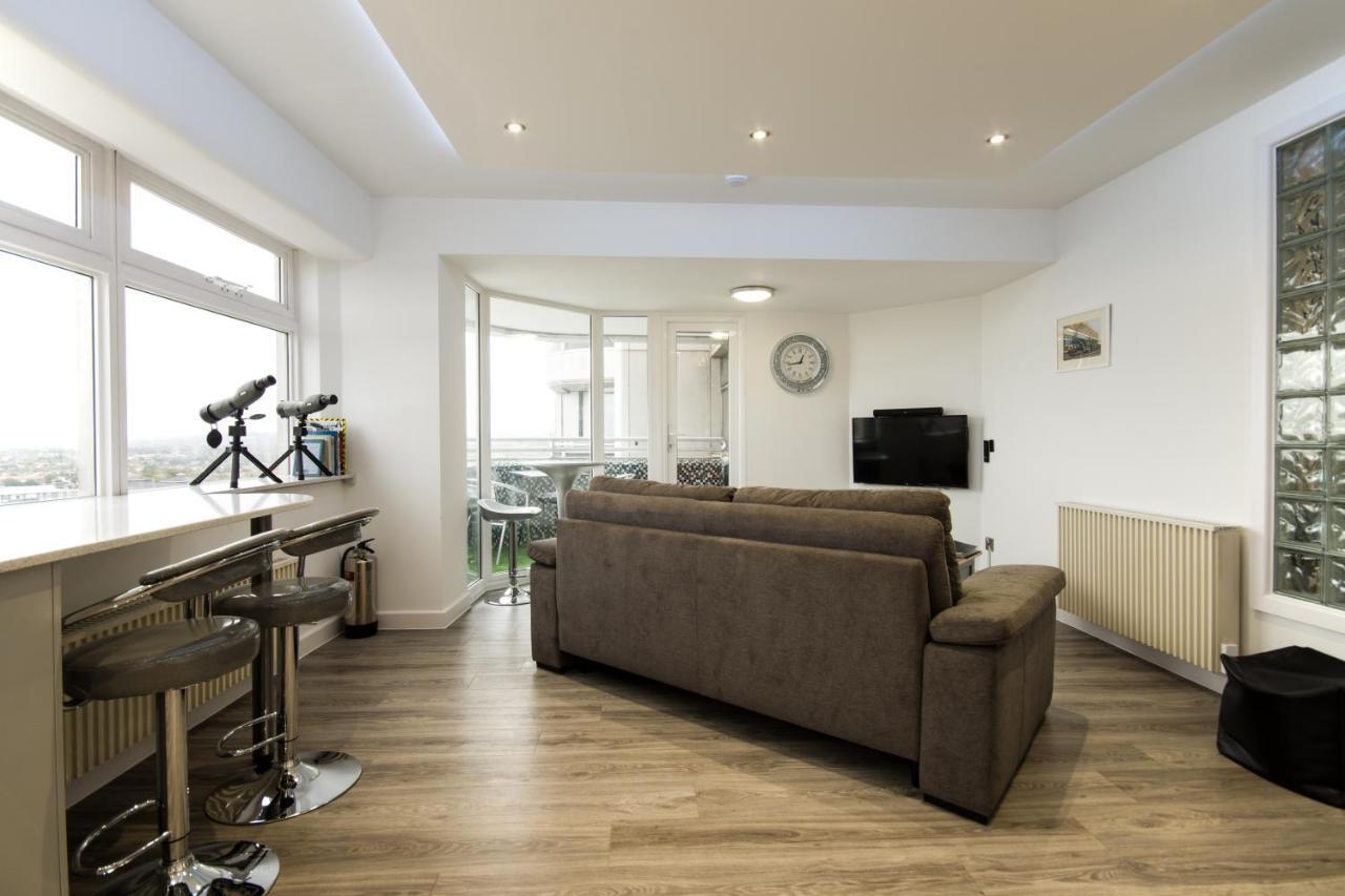 Luxury Panoramic Balcony Swindon Central Bagian luar foto